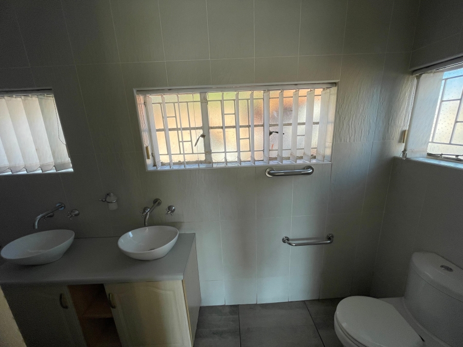 6 Bedroom Property for Sale in Ifafi North West